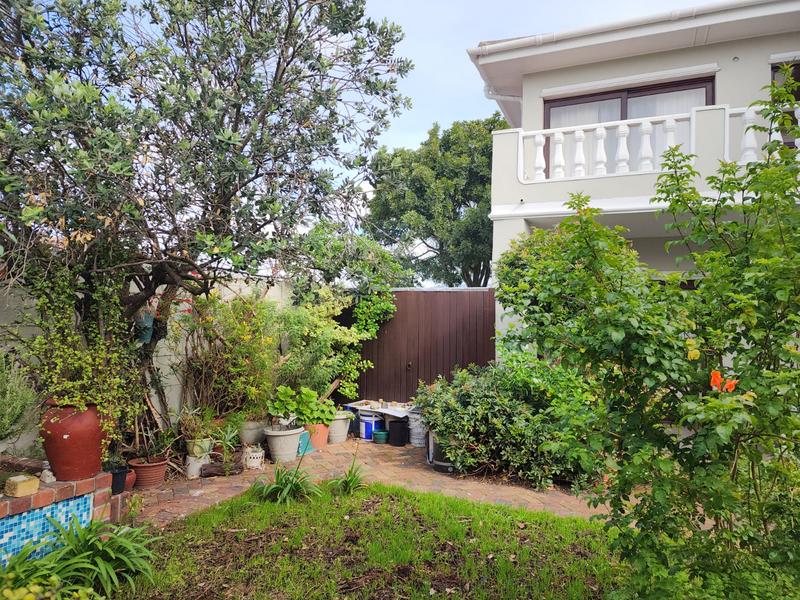 4 Bedroom Property for Sale in Gleemoor Western Cape